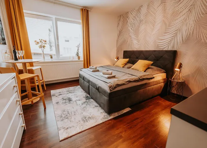 Citybeat Apartments, 400M From The Square