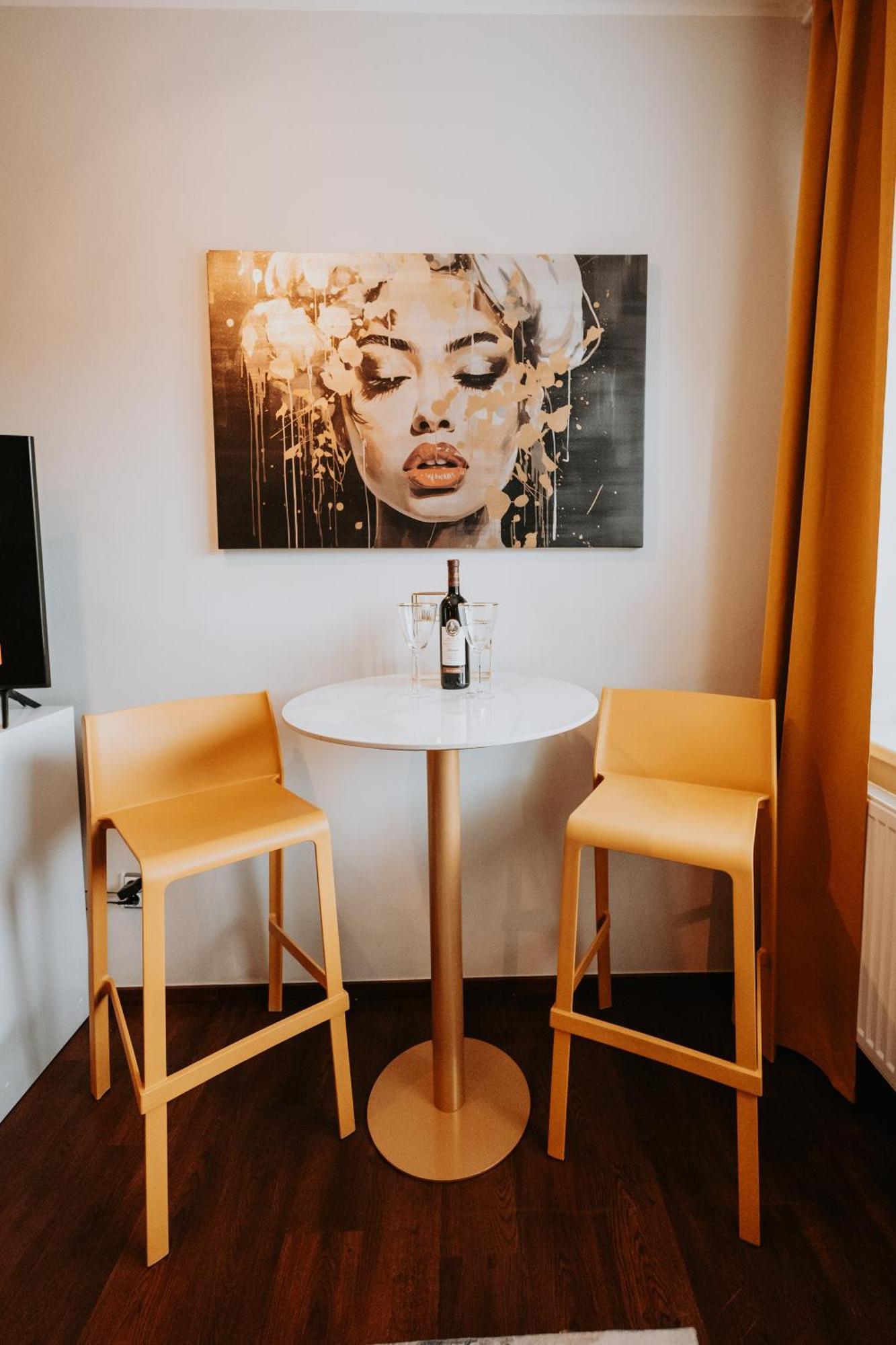 Citybeat Apartments, 400m From The Square *